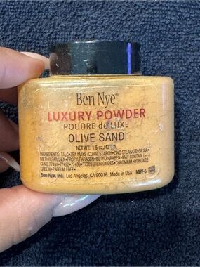 Ben Nye Luxury Powder - Olive Sand (Warm Beige Tone)